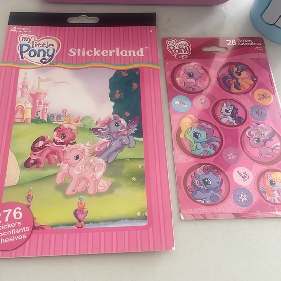 My little pony (vintage ponies) lunchbox Tumbler and sticker set - Picture 3 of 9